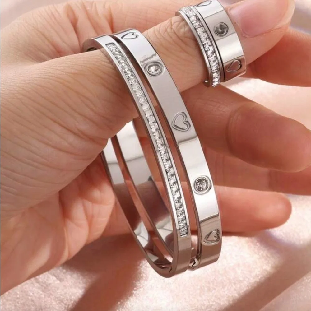 Elegant Silver Heart Bracelet Set - Picture 1 of 1